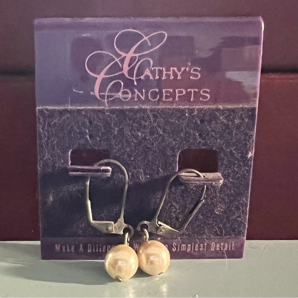 *NWT* Cathy’s Concepts Pearl Drop Lever Back Earrings - Picture 1 of 2
